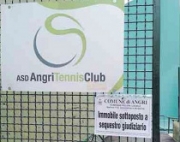 Angri, sigilli al  campo da tennis