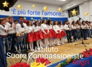 E pi forte lAmore iniziativa di solidariet degli alunni dellIstituto Suore Compassioniste di Angri 